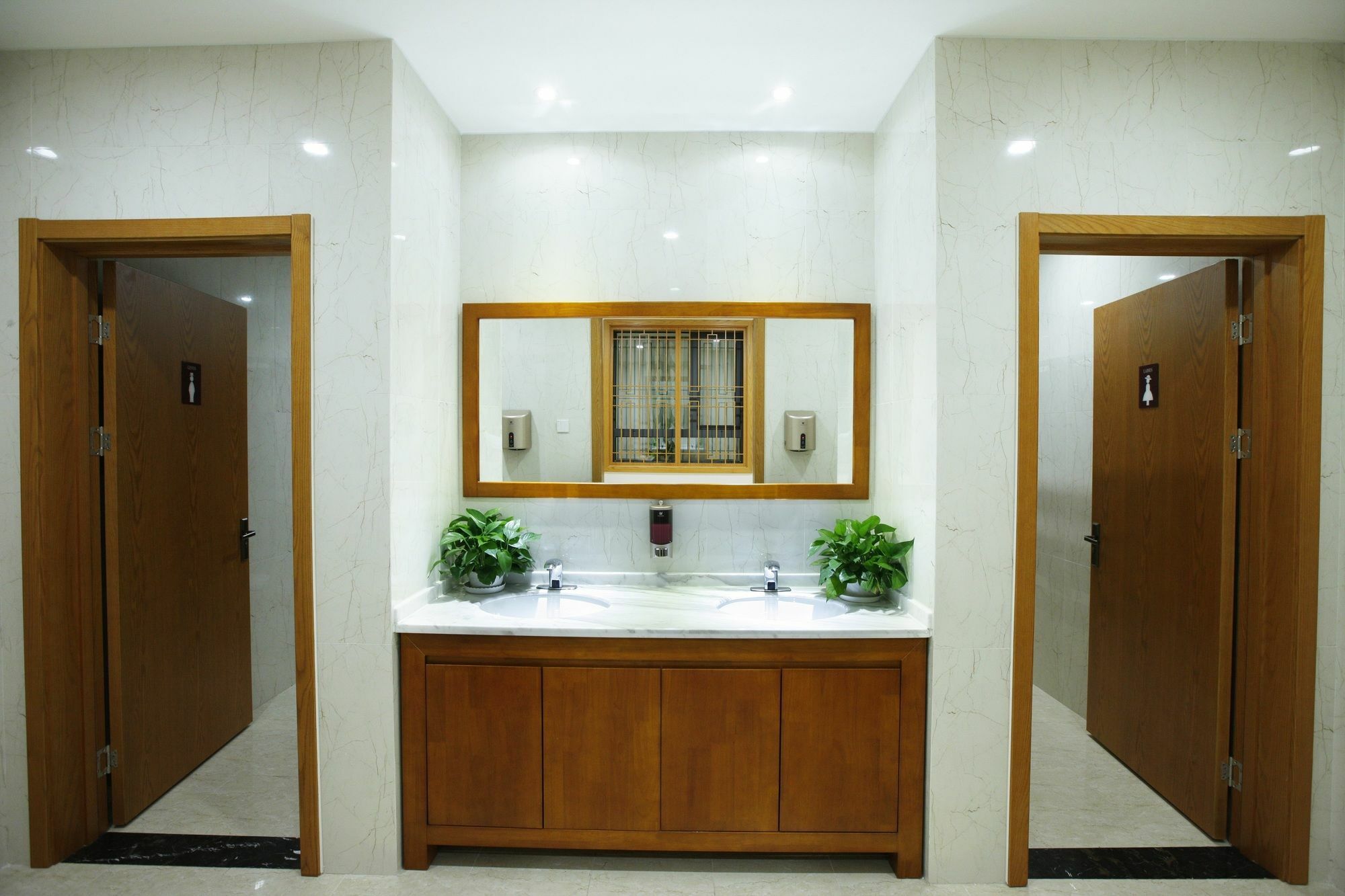 Beijing Dongdan Hotel Near Wangfujing Street,Tian'Anmen Square,The Forbidden City,Free Self-Service Laundry Room Eksteriør billede